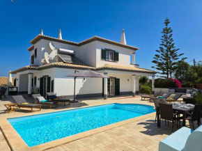 Villa Caravela - Sunny Swimming Pool Area & BBQ